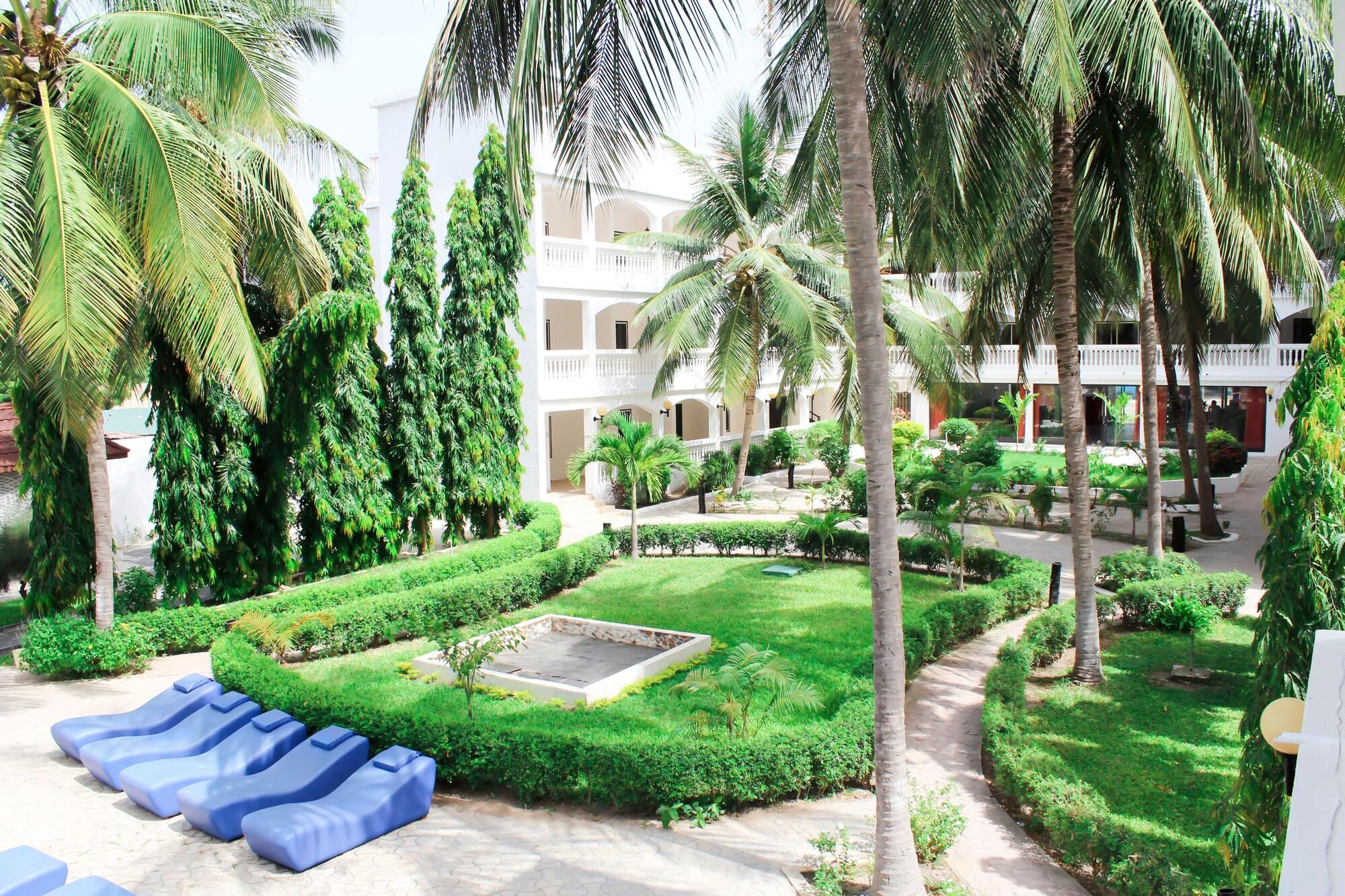 Sarges Hotel Serrekunda Exterior photo