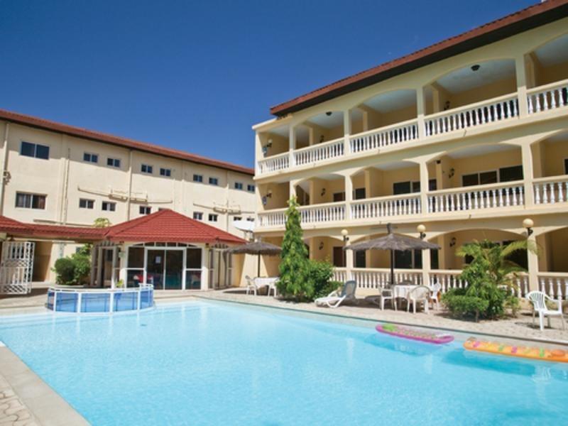 Sarges Hotel Serrekunda Exterior photo