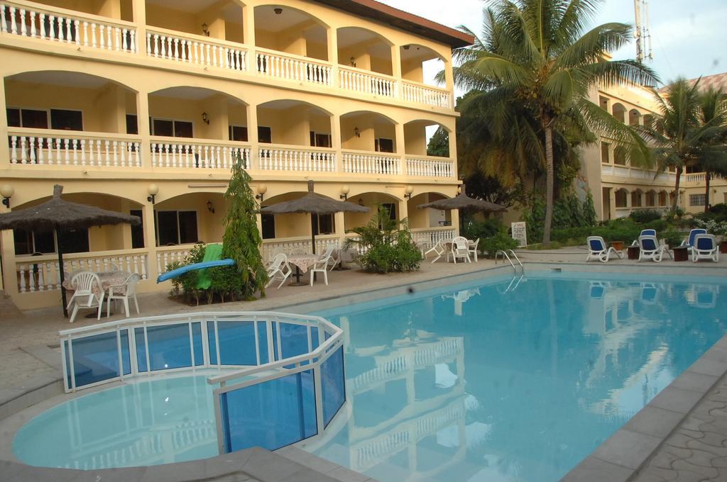 Sarges Hotel Serrekunda Exterior photo