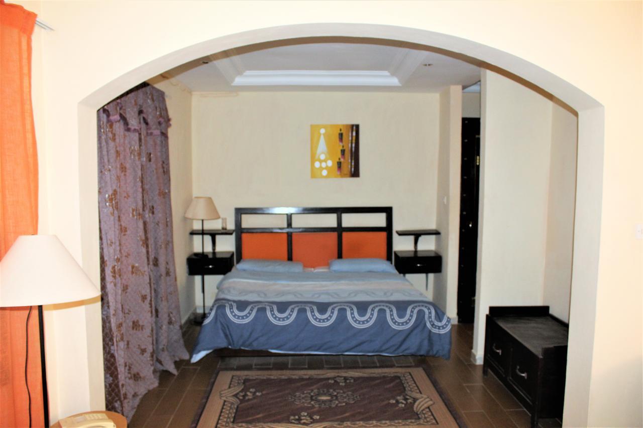 Sarges Hotel Serrekunda Exterior photo