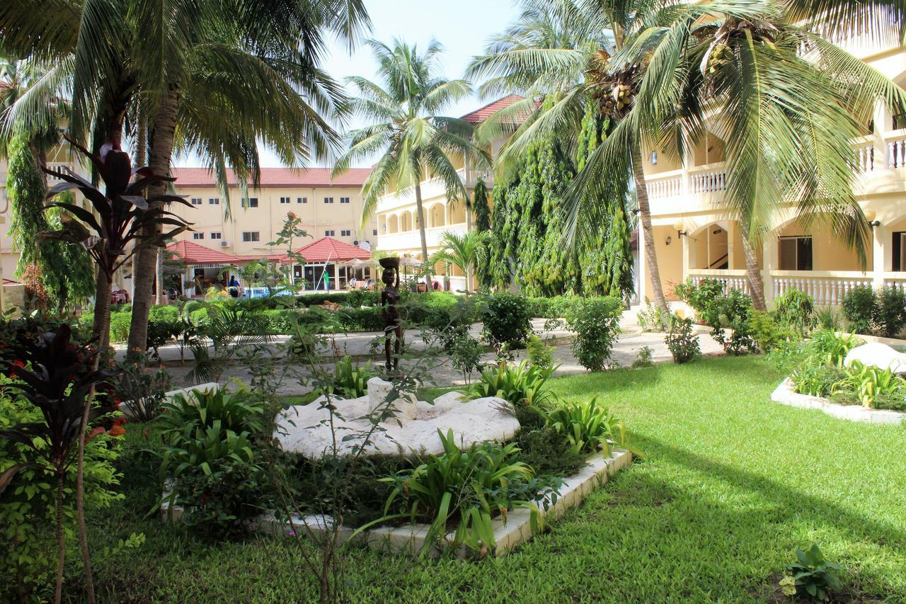 Sarges Hotel Serrekunda Exterior photo